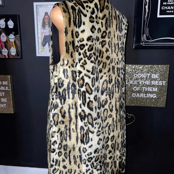 Chico’s 2 Aminal Faux-Fur Vest - Picture 4 of 4
